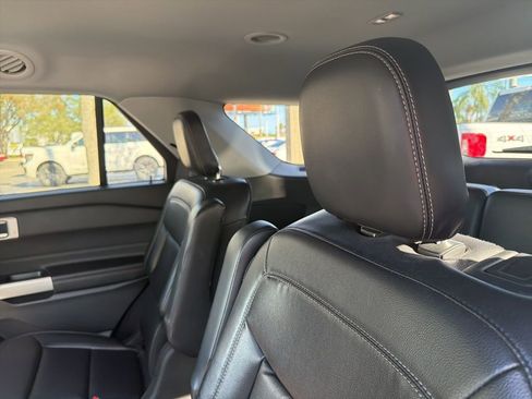 Used 2021 Ford Explorer XLT w/ Equipment Group 202A image 11