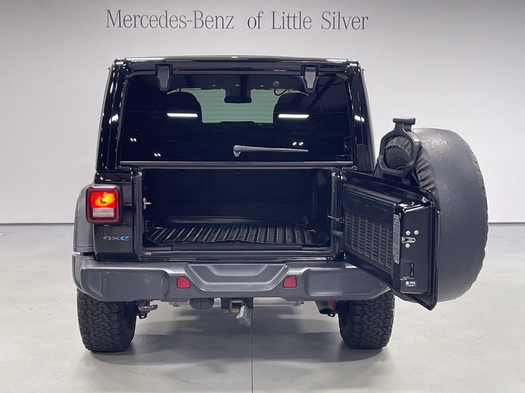 Used 2024 Jeep Wrangler Unlimited AWD/4WD image 5