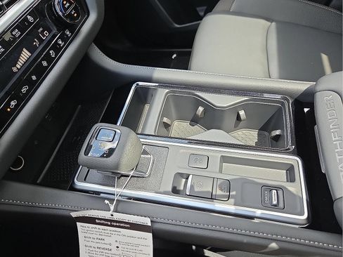 Used 2025 Nissan Pathfinder SL w/ SL Premium Package FWD image 25
