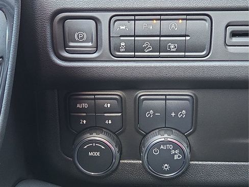 Used 2024 Chevrolet Tahoe Z71 w/ Luxury Package AWD/4WD image 20