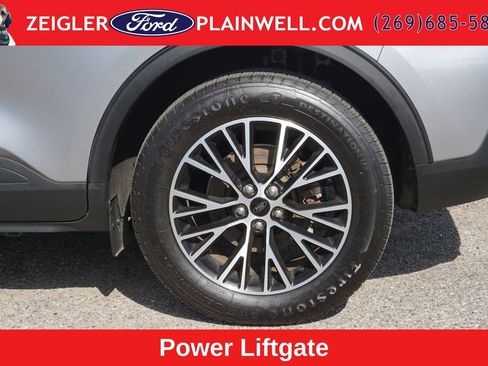 Used 2023 Ford Escape SE FWD image 9