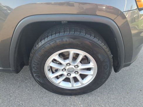 Used 2020 Jeep Grand Cherokee Laredo RWD image 5