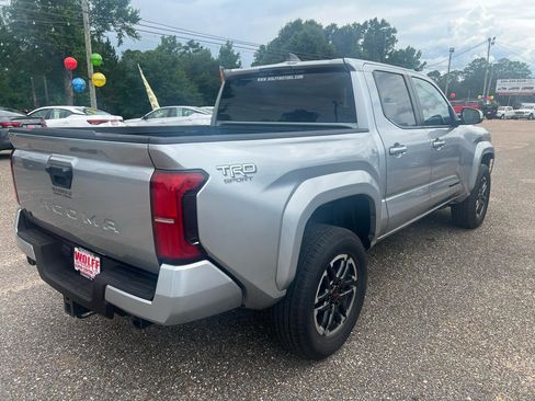 Used 2024 Toyota Tacoma TRD Sport AWD/4WD image 6