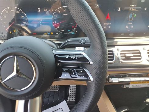 New 2026 Mercedes-Benz GLS 580 4MATIC image 21