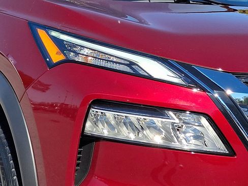 Used 2022 Nissan Rogue SV image 9