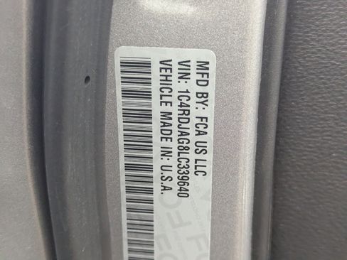 Used 2020 Dodge Durango SXT image 11