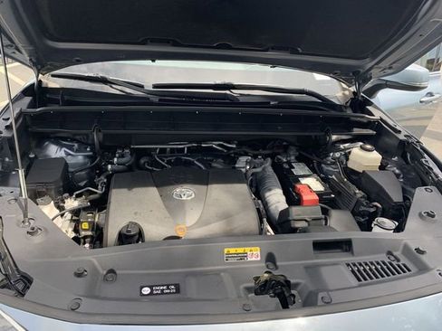 Used 2022 Toyota Highlander XLE image 16