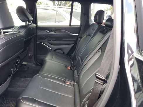 Used 2023 Jeep Grand Cherokee Overland AWD/4WD image 14
