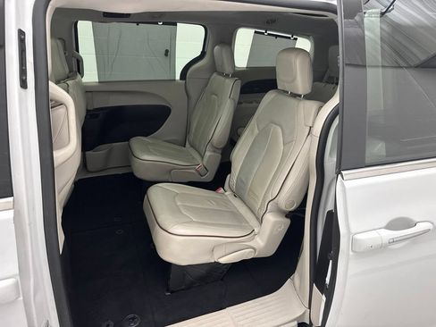 Used 2020 Chrysler Pacifica Limited FWD image 45