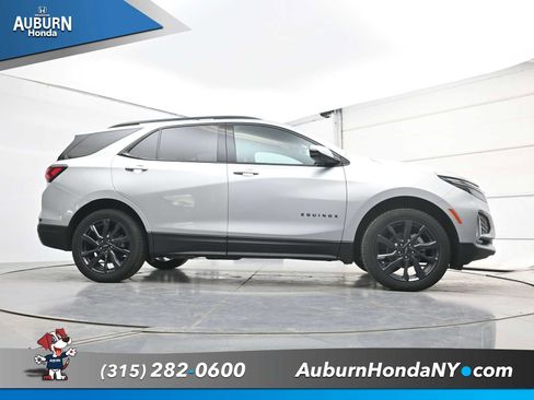 Used 2022 Chevrolet Equinox RS w/ Infotainment Package AWD/4WD image 23