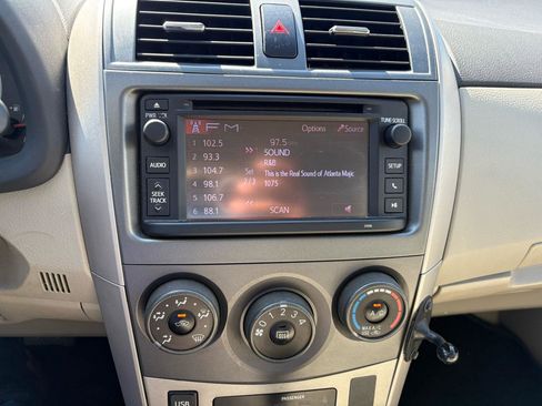 Used 2013 Toyota Corolla LE FWD image 13
