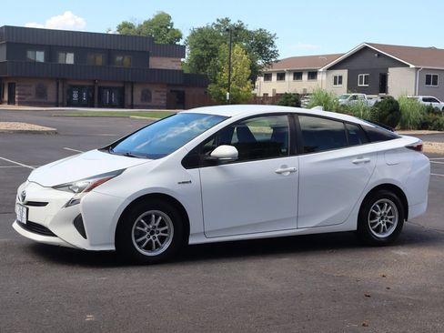 Used 2016 Toyota Prius Two FWD image 10