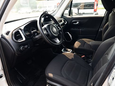 Used 2018 Jeep Renegade Latitude FWD image 17