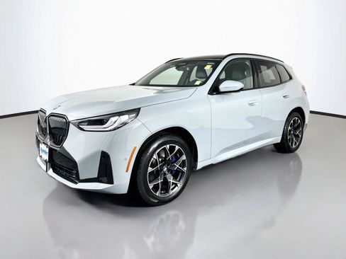 Used 2025 BMW X3 xDrive30i w/ Premium Package AWD/4WD image 2
