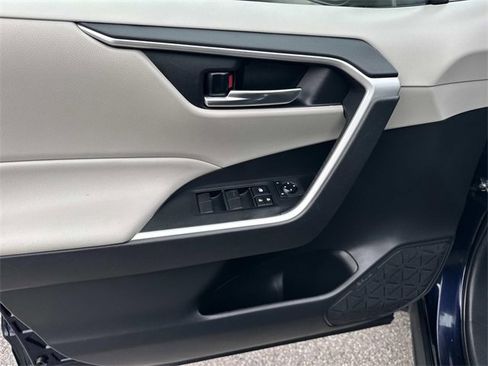 Used 2020 Toyota RAV4 XLE image 14