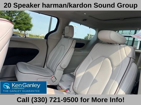 Used 2020 Chrysler Pacifica Limited w/ Tire & Wheel Group FWD image 10