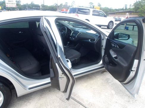 Used 2018 Chevrolet Malibu LS FWD image 6
