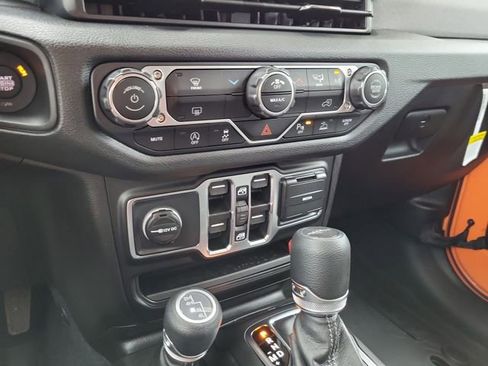 New 2025 Jeep Gladiator Sport image 16