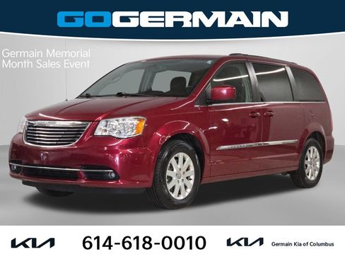 Used 2014 Chrysler Town & Country Touring FWD image 1