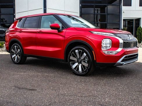 New 2025 Mitsubishi Outlander SE image 3