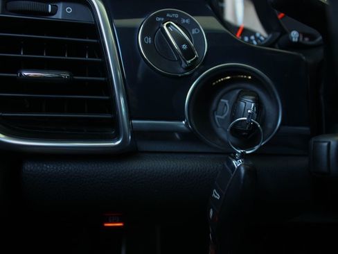 Used 2016 Porsche Panamera image 34