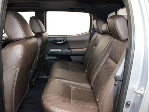 Used 2018 Toyota Tacoma Limited image 13