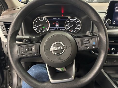 Used 2023 Nissan Rogue SV image 22