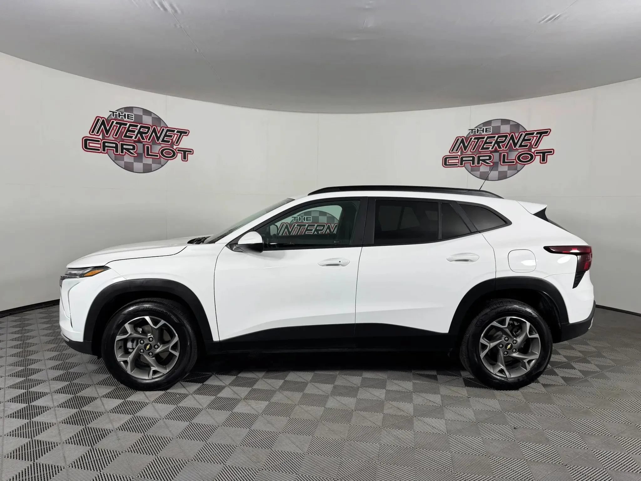 Used 2025 Chevrolet Trax LT w/ Driver Confidence Package FWD image 4