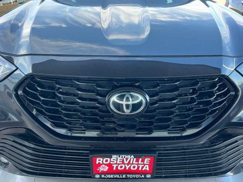 Used 2025 Toyota Highlander XSE AWD/4WD image 12