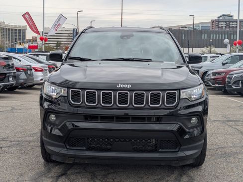 Used 2025 Jeep Compass Latitude AWD/4WD image 9