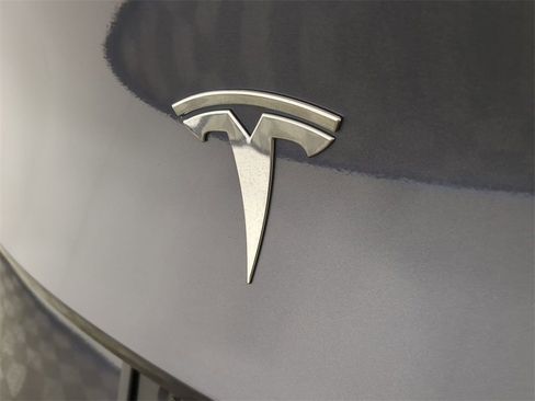 Used 2021 Tesla Model Y Long Range image 13