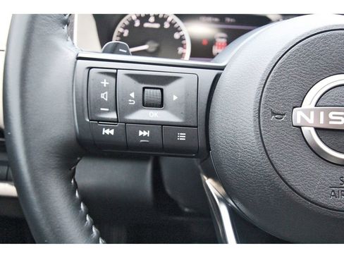 Used 2025 Nissan Pathfinder SV FWD image 18