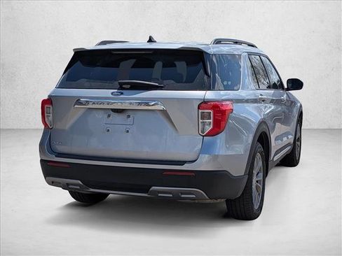 Used 2022 Ford Explorer XLT w/ Equipment Group 202A image 3