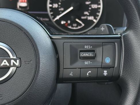 Used 2023 Nissan Rogue SV image 14