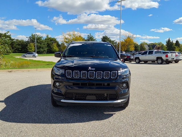 Used 2024 Jeep Compass Limited AWD/4WD image 3