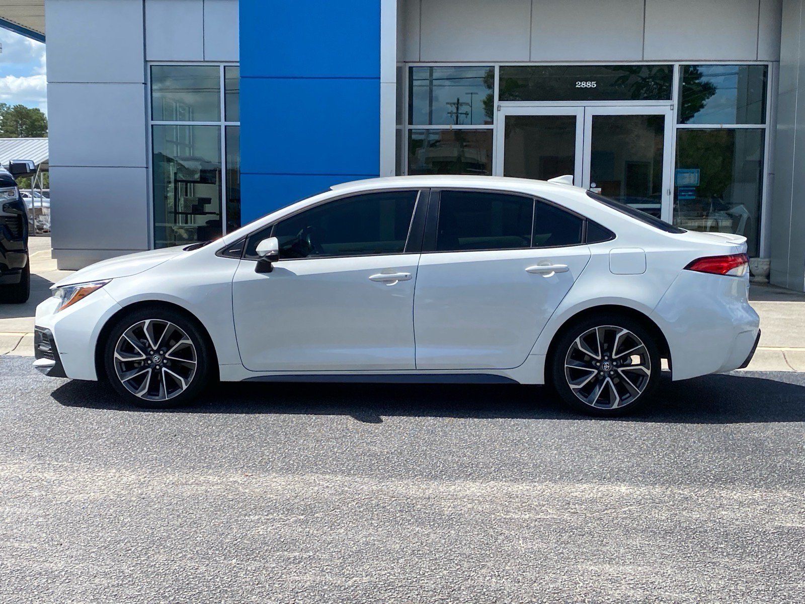 Used 2021 Toyota Corolla SE FWD image 2