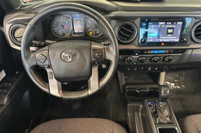 Used 2017 Toyota Tacoma TRD Off-Road AWD/4WD image 16