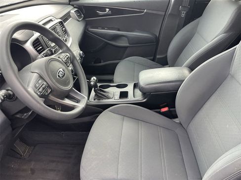 Used 2017 Kia Sorento LX image 18
