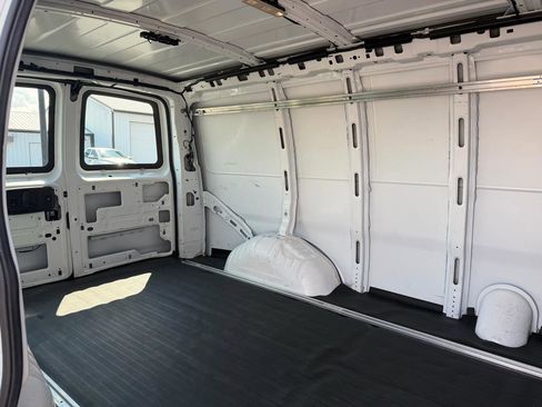 Used 2018 Chevrolet Express 2500 w/ Driver Convenience Package RWD image 17