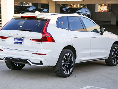 New 2026 Volvo XC60 T8 Plus w/ Climate Package PRO AWD/4WD image 8