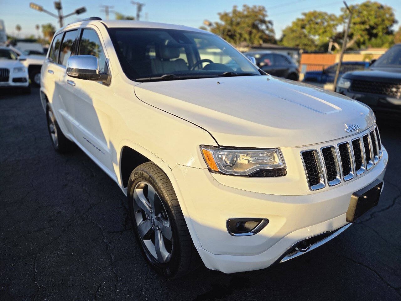 Used 2015 Jeep Grand Cherokee Overland w/ Advanced Technology Group AWD/4WD image 5