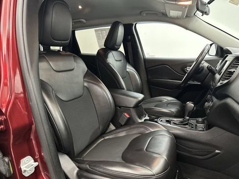 Used 2019 Jeep Cherokee Latitude Plus AWD/4WD image 28