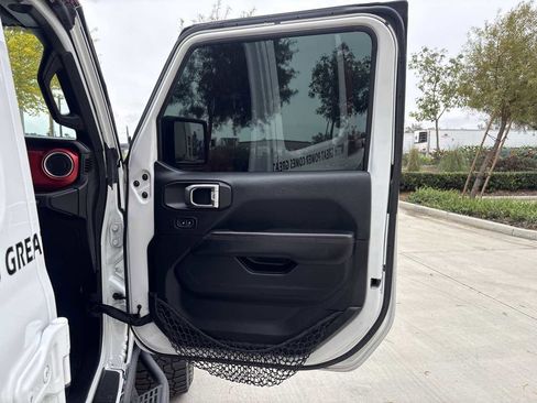 Used 2018 Jeep Wrangler Unlimited Rubicon AWD/4WD image 17
