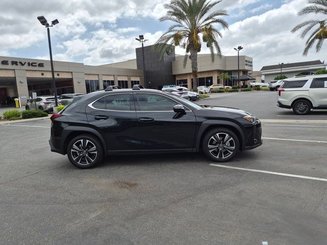 Used 2025 Lexus UX 300h FWD w/ Accessory Package (Z2) image 4