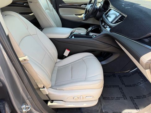 Used 2018 Buick Enclave Essence AWD/4WD image 12