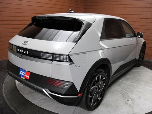 Used 2024 Hyundai Ioniq 5 SEL image 18