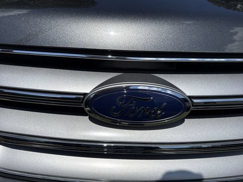 Used 2018 Ford Edge SE FWD image 3