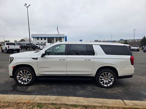 Used 2024 GMC Yukon XL Denali w/ Advanced Technology Package image 6