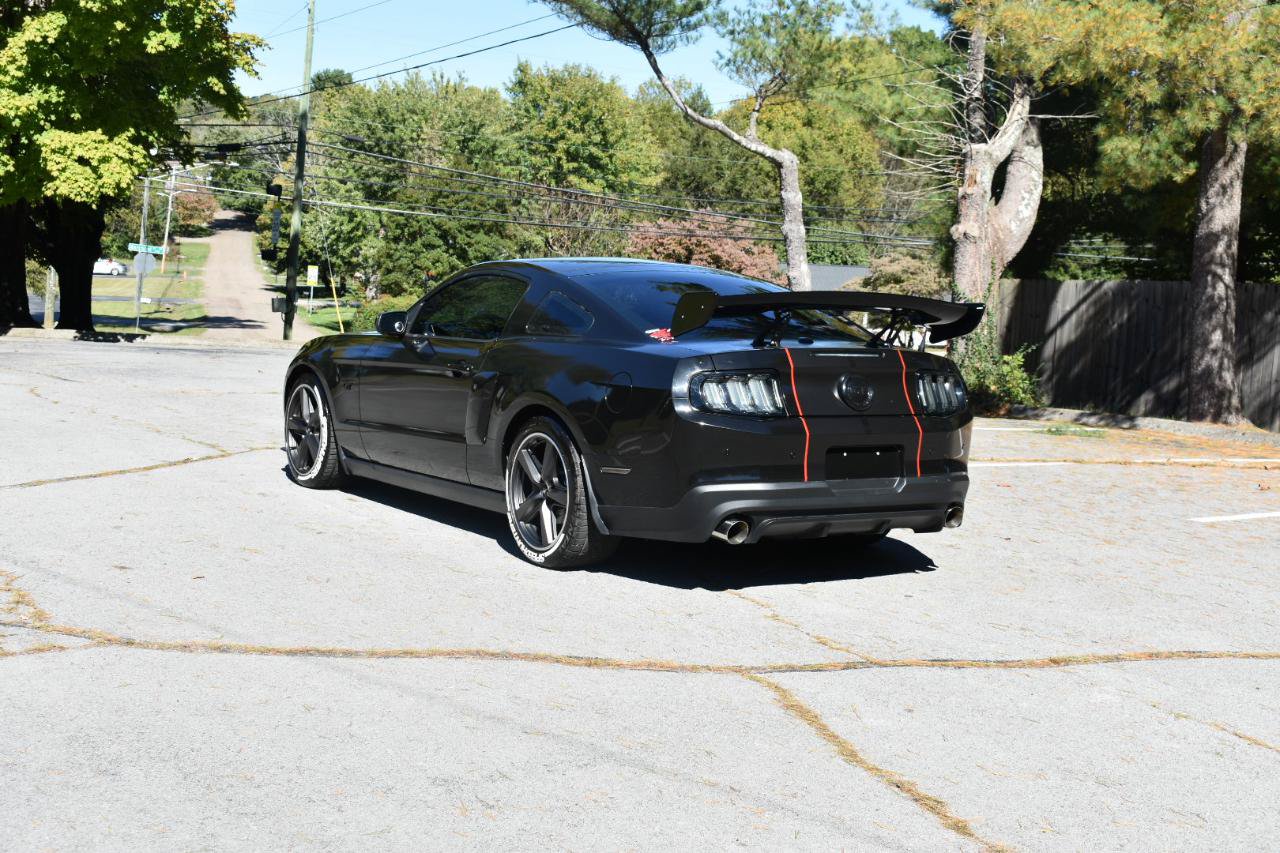 Used 2010 Ford Mustang GT Premium RWD image 4