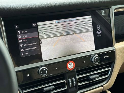 Certified 2026 Porsche Macan AWD/4WD image 27